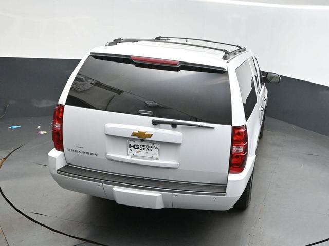 Photo of 2013 White Chevrolet Suburban