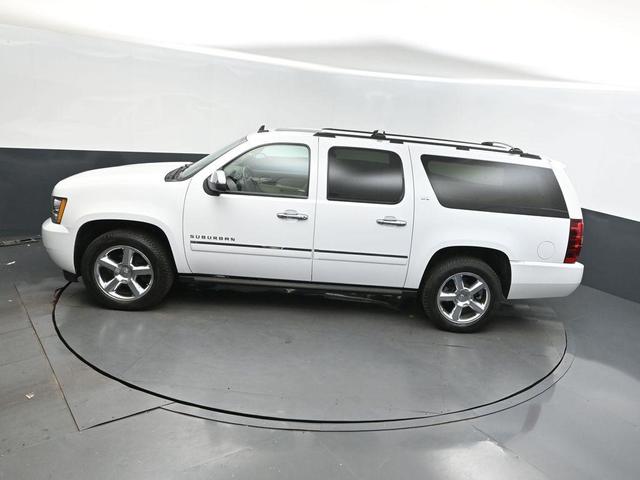 Photo of 2013 White Chevrolet Suburban