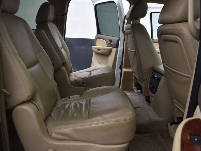 Photo of 2013 White Chevrolet Suburban
