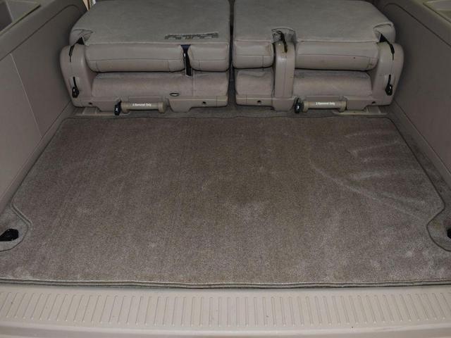 Photo of 2013 White Chevrolet Suburban
