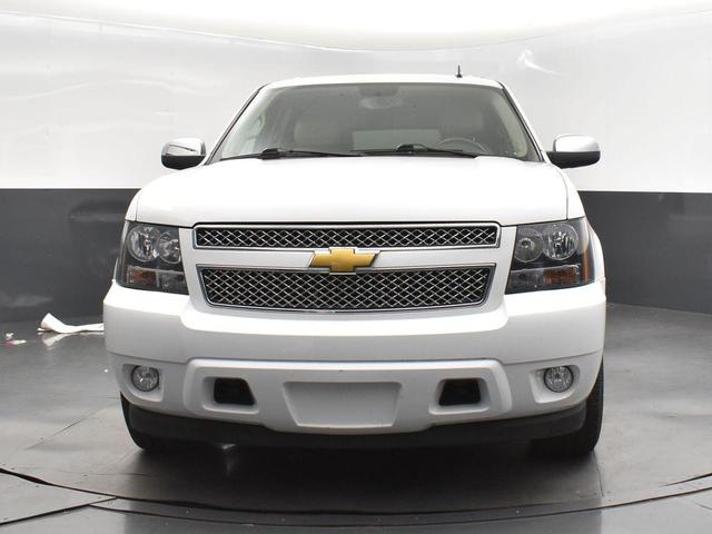 Photo of 2013 White Chevrolet Suburban