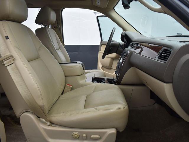 Photo of 2013 White Chevrolet Suburban
