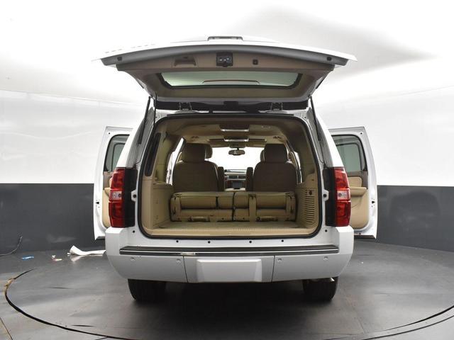 Photo of 2013 White Chevrolet Suburban
