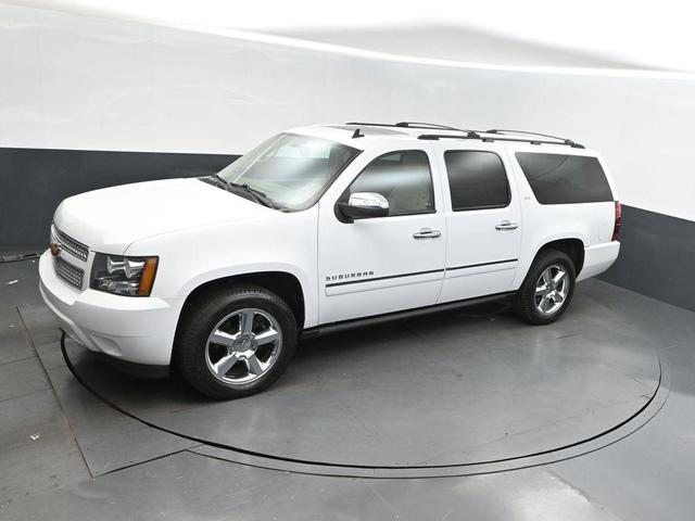 Photo of 2013 White Chevrolet Suburban