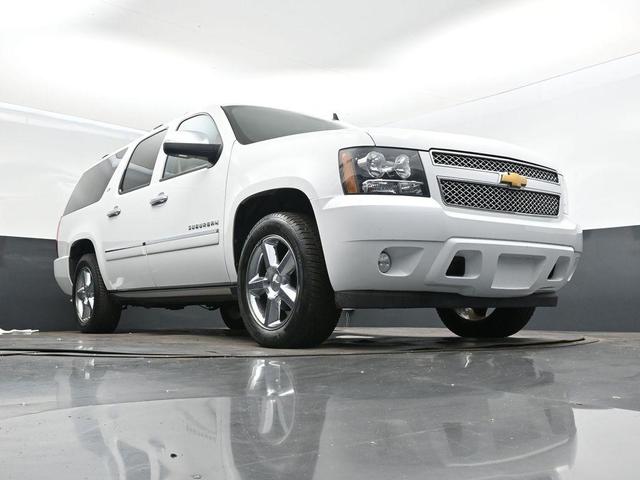 Photo of 2013 White Chevrolet Suburban