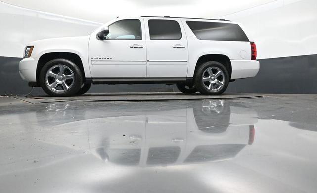 Photo of 2013 White Chevrolet Suburban