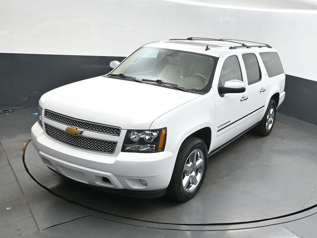 Photo of 2013 White Chevrolet Suburban
