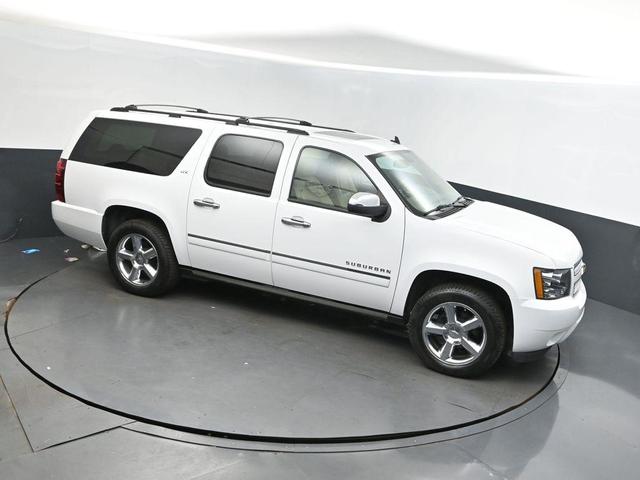Photo of 2013 White Chevrolet Suburban