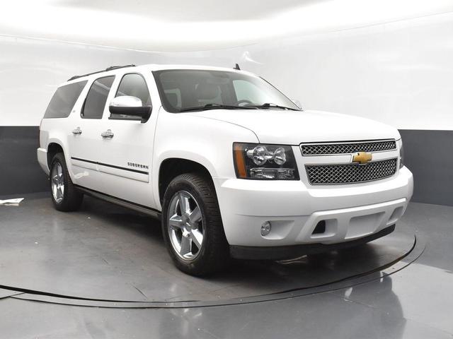 Photo of 2013 White Chevrolet Suburban