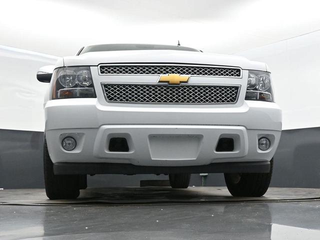 Photo of 2013 White Chevrolet Suburban