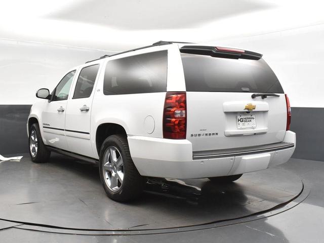 Photo of 2013 White Chevrolet Suburban