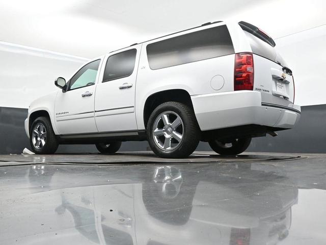 Photo of 2013 White Chevrolet Suburban