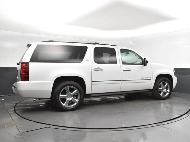Photo of 2013 White Chevrolet Suburban