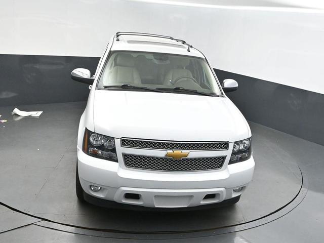 Photo of 2013 White Chevrolet Suburban