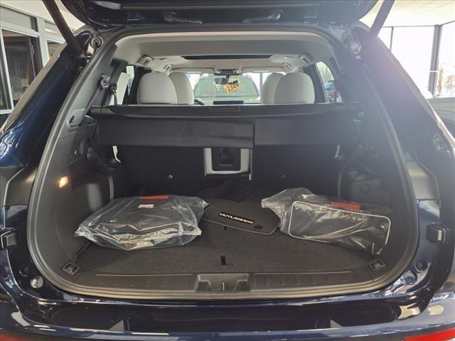 Photo of 2025 Blue Metallic Mitsubishi Outlander
