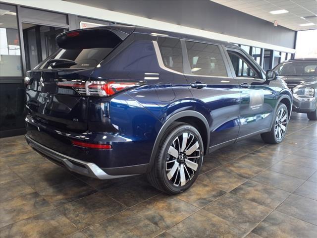 Photo of 2025 Blue Metallic Mitsubishi Outlander