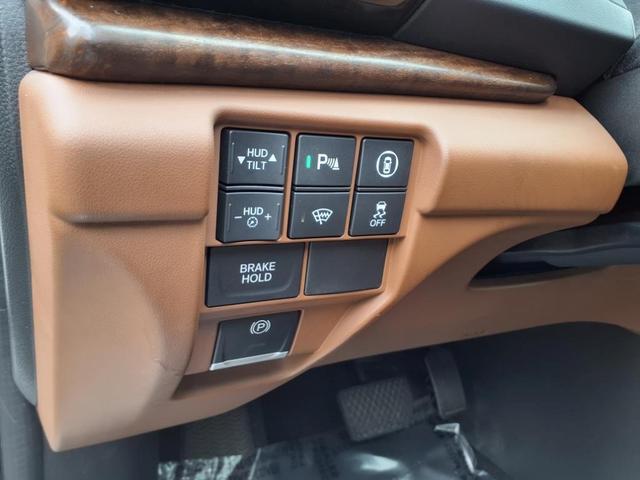 Photo of 2023 Platinum White Pearl Acura RDX