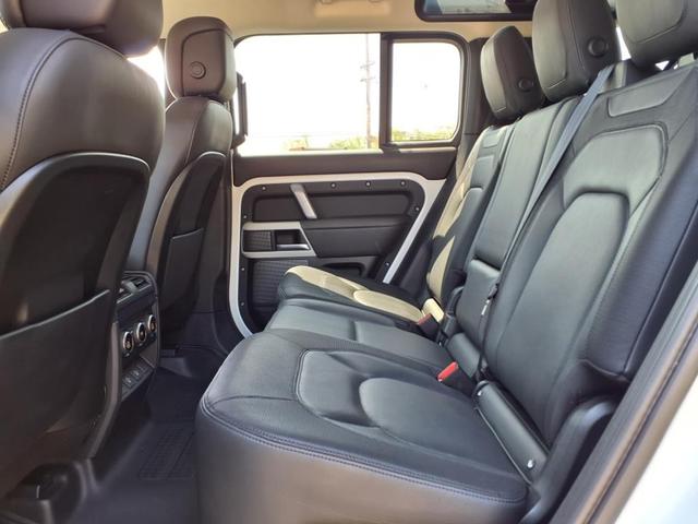 Photo of 2023 Fuji White Land Rover Defender