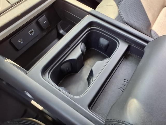 Photo of 2023 Fuji White Land Rover Defender
