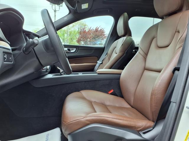 Photo of 2021 Ice White Volvo XC60