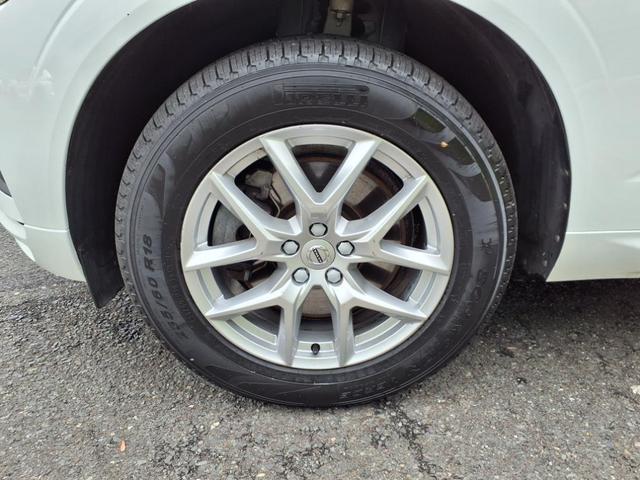 Photo of 2021 Ice White Volvo XC60