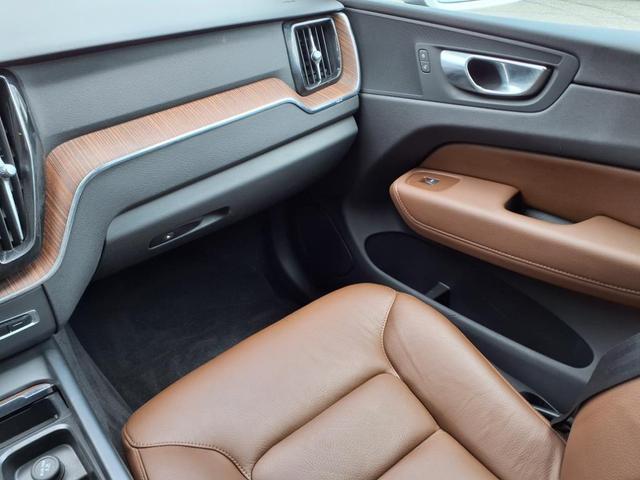 Photo of 2021 Ice White Volvo XC60
