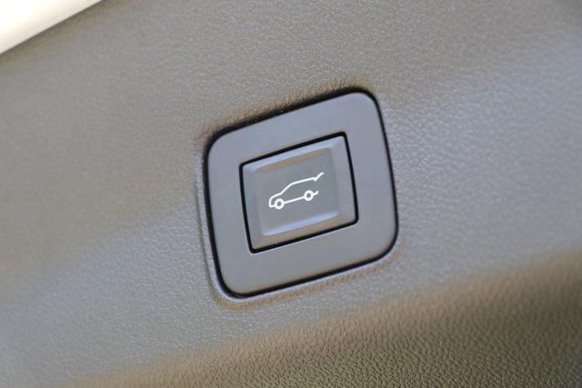 Photo of 2021 Iridescent Pearl Tricoat Chevrolet Trailblazer
