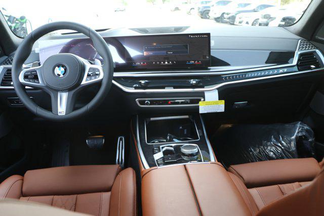 Photo of 2026 Carbon Black Metallic BMW X7