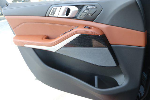 Photo of 2026 Carbon Black Metallic BMW X7