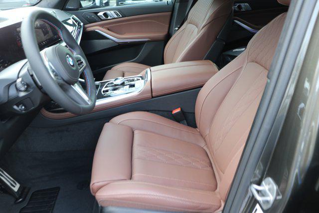 Photo of 2026 Manhattan Green Metallic BMW X7