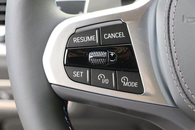Photo of 2026 Manhattan Green Metallic BMW X7