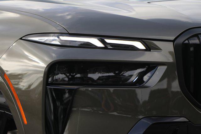 Photo of 2026 Manhattan Green Metallic BMW X7