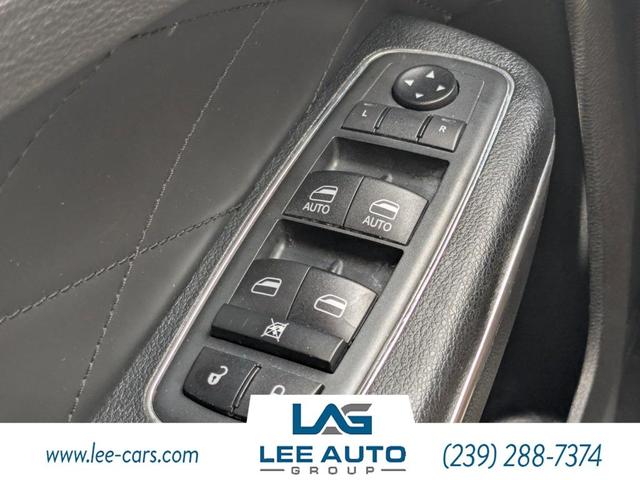 Photo of 2015 Bright White Clearcoat Chrysler 300C