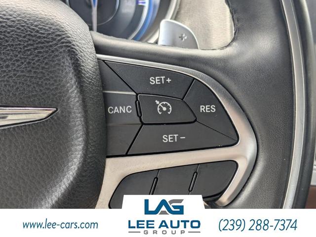 Photo of 2015 Bright White Clearcoat Chrysler 300C