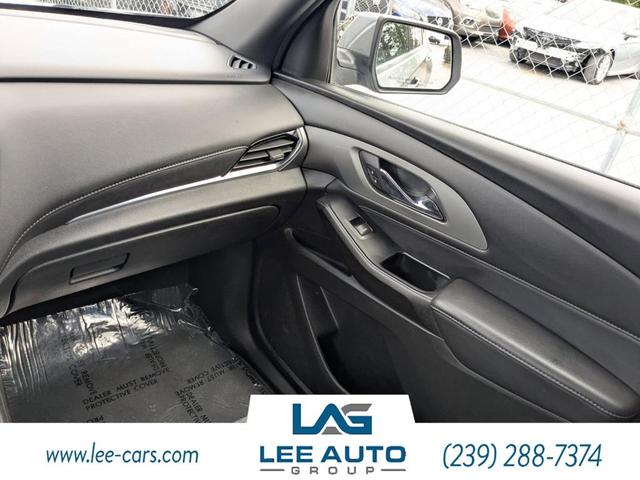 Photo of 2023 Sterling Gray Metallic Chevrolet Traverse