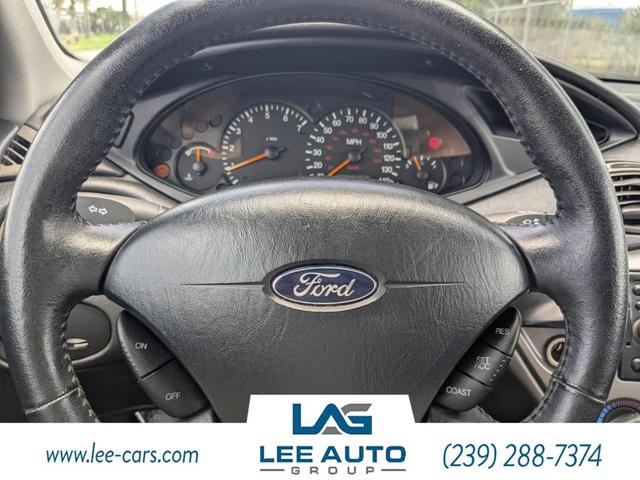Photo of 2002 Gray Ford Focus