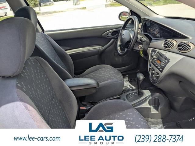 Photo of 2002 Gray Ford Focus