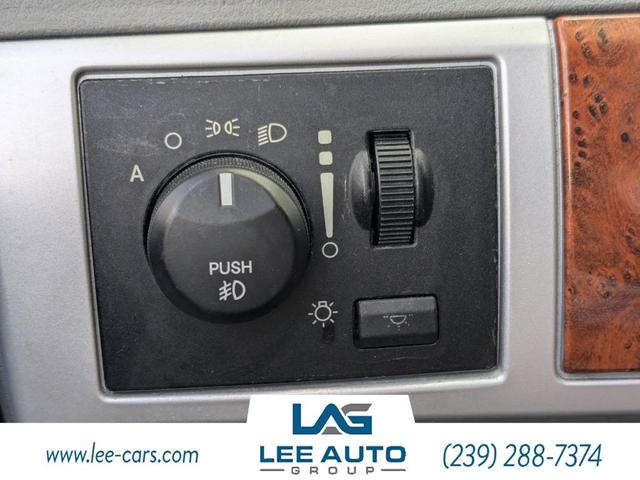 Photo of 2008 Brilliant Black Crystal Pearl Chrysler Town & Country
