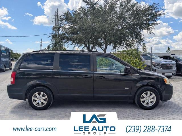 Photo of 2008 Brilliant Black Crystal Pearl Chrysler Town & Country