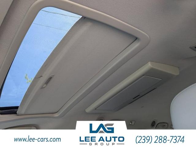 Photo of 2014 Black Toyota Sienna
