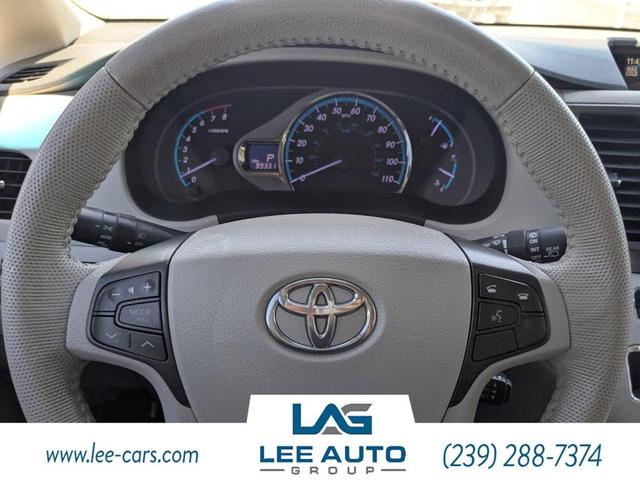Photo of 2014 Black Toyota Sienna