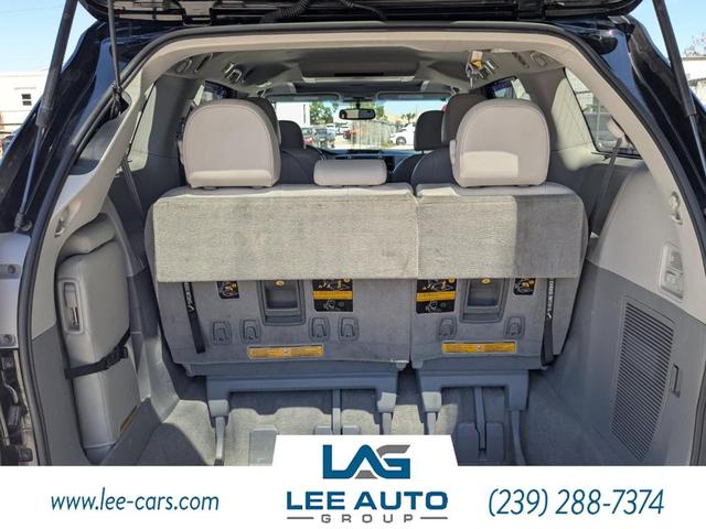Photo of 2014 Black Toyota Sienna