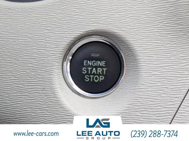 Photo of 2014 Black Toyota Sienna