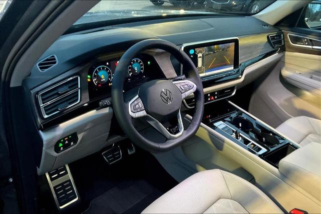 Photo of 2025 Platinum Gray Metallic Volkswagen Atlas
