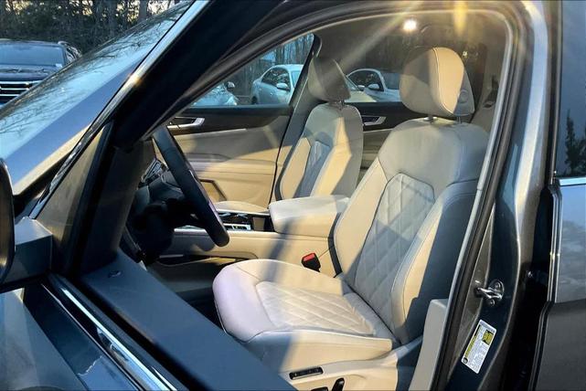 Photo of 2025 Platinum Gray Metallic Volkswagen Atlas
