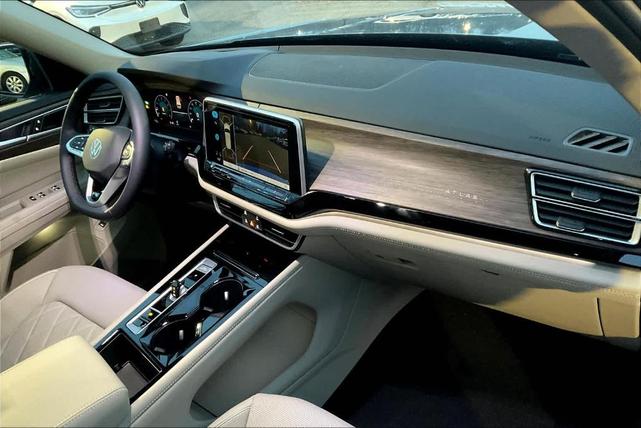 Photo of 2025 Platinum Gray Metallic Volkswagen Atlas