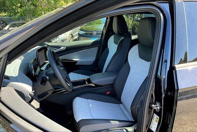 Photo of 2025 Deep Black Pearl Effect Volkswagen ID.4