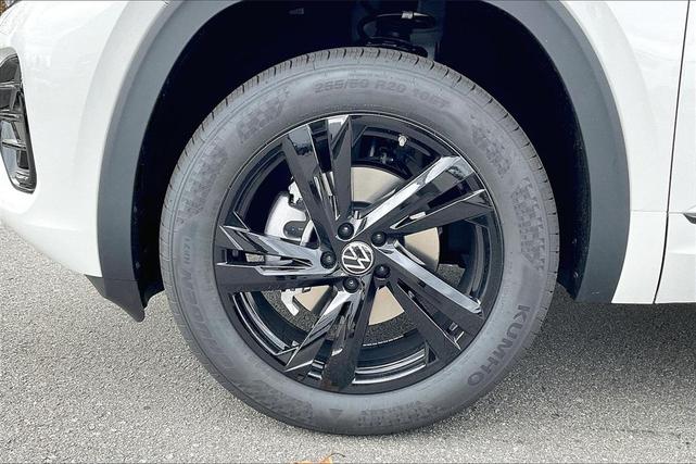 Photo of 2025 Opal White Pearl Effect Volkswagen Atlas Cross Sport