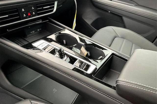 Photo of 2025 Opal White Pearl Effect Volkswagen Atlas