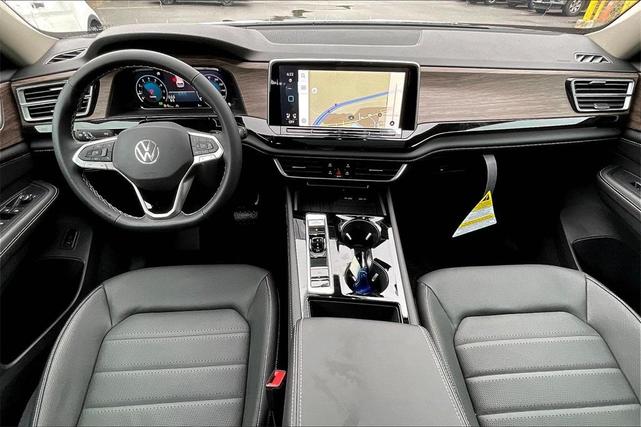 Photo of 2025 Opal White Pearl Effect Volkswagen Atlas